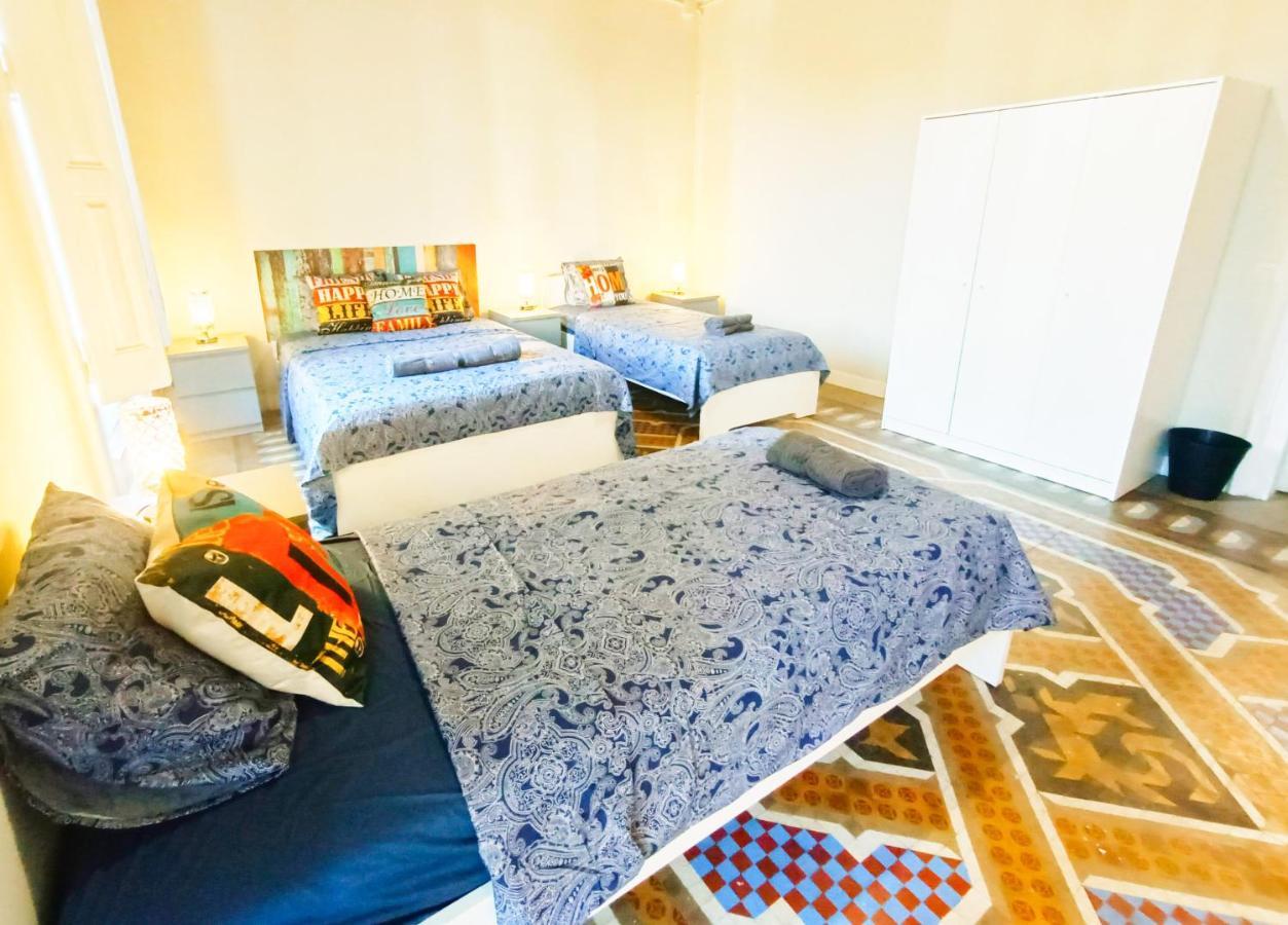 By Plaza Catalunya Rooms Barcelona Buitenkant foto