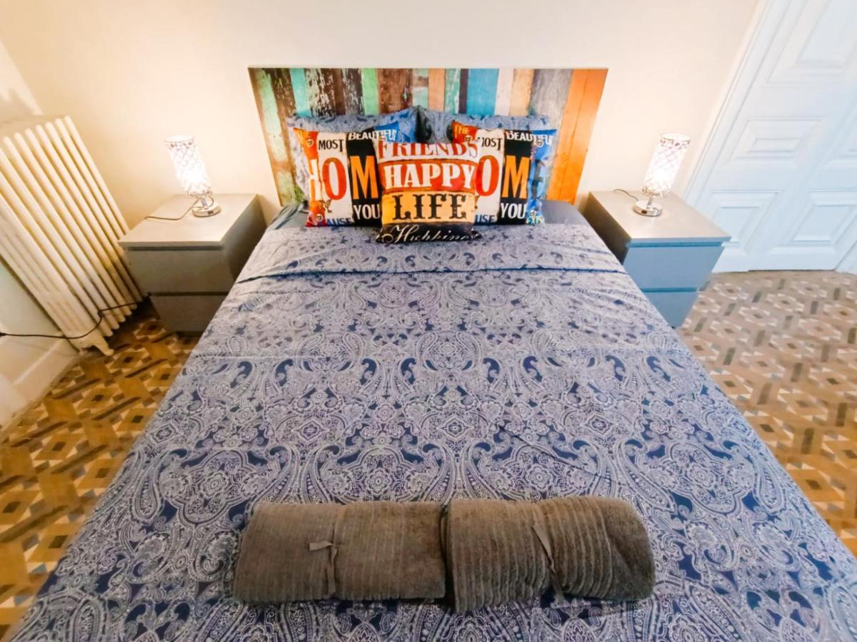 By Plaza Catalunya Rooms Barcelona Buitenkant foto