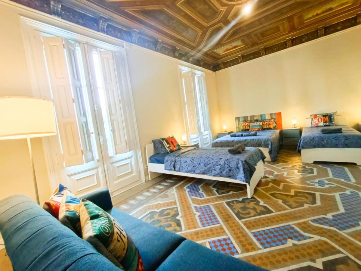 By Plaza Catalunya Rooms Barcelona Buitenkant foto