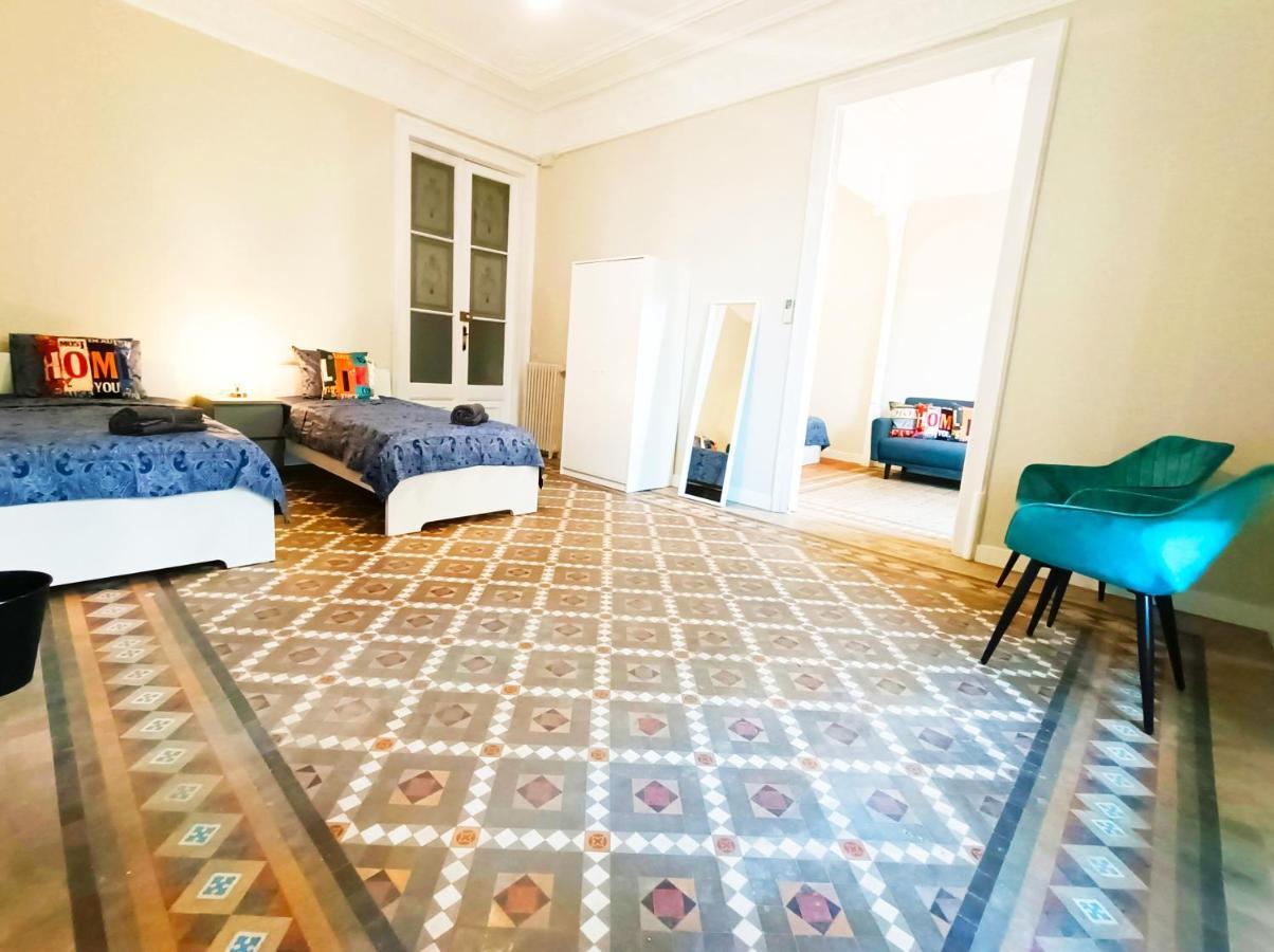By Plaza Catalunya Rooms Barcelona Buitenkant foto