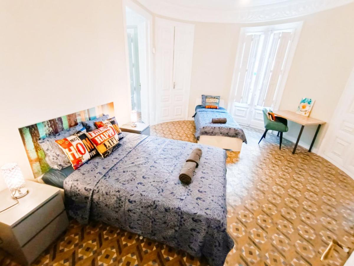 By Plaza Catalunya Rooms Barcelona Buitenkant foto